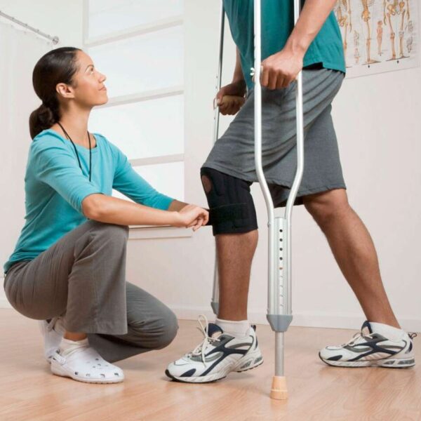 kneeling-crutches